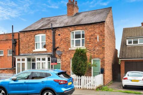 2 bedroom semi-detached house for sale
