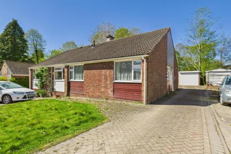 2 bedroom semi-detached bungalow for sale