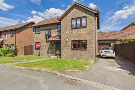 Ramptons Meadow, Tadley, RG26 4 bed detached house for sale