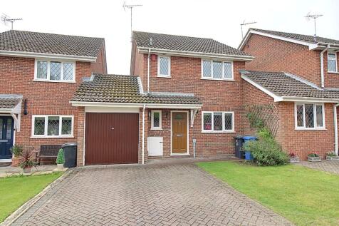 Ravenscroft, Hook RG27 3 bed link detached house for sale