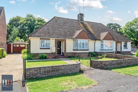 2 bedroom semi-detached bungalow for sale