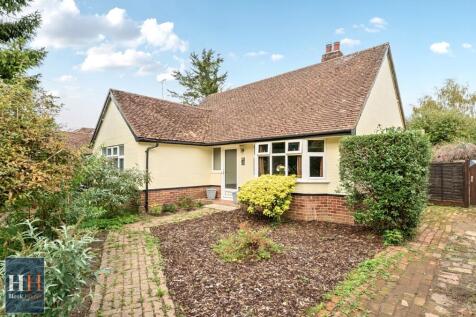 Memorial Road, Hook RG27 3 bed detached bungalow for sale