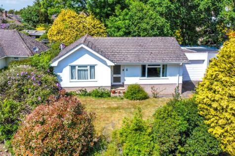 Woodhayes Avenue, Highcliffe, Dorset... 2 bed bungalow for sale