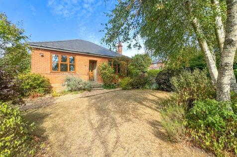 Willow Lane, Bransgore, Christchurch... 2 bed bungalow for sale