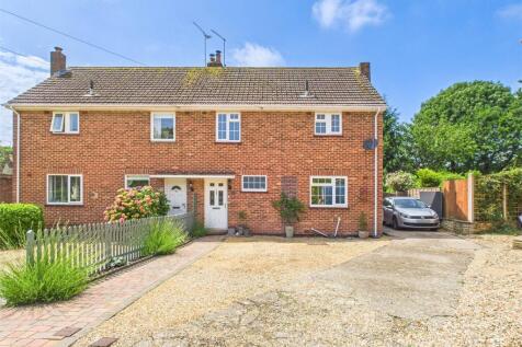 Shackleton Square, Bransgore... 3 bed semi