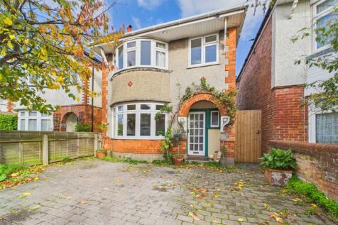 Kimberley Road, Southbourne... 3 bed detached house for sale
