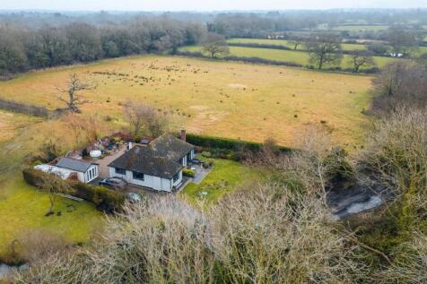 3 bedroom detached bungalow for sale