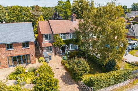 4 bedroom semi-detached house for sale
