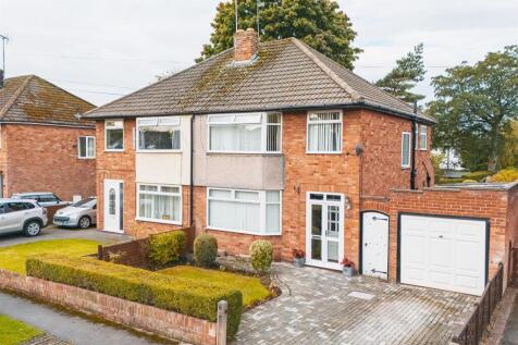 3 bedroom semi-detached house for sale