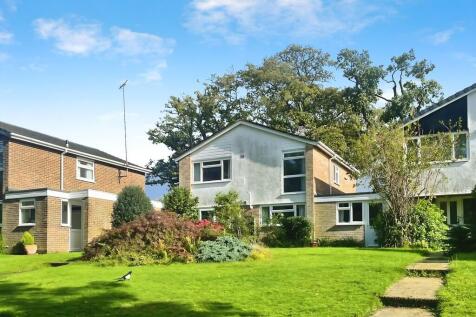 4 bedroom link detached house for sale