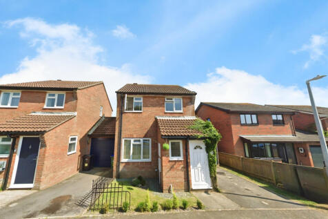 4 bedroom link detached house for sale