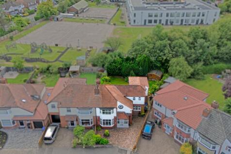 4 bedroom semi-detached house for sale