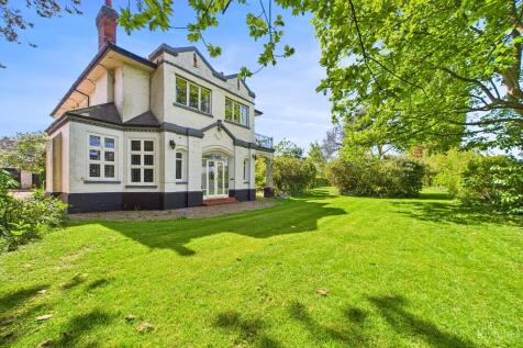 West End Road, North Lincolnshire DN39 6 bed detached house for sale
