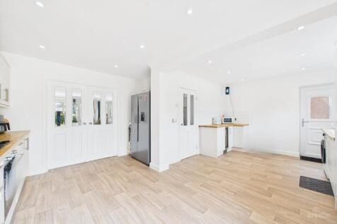 Townside, North Lincolnshire DN40 3 bed link detached house for sale