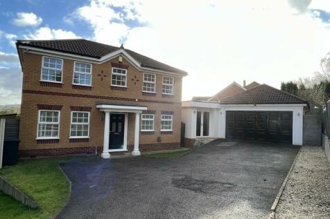 4 bedroom detached house for sale