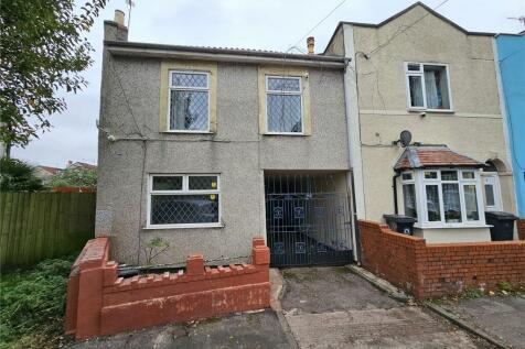 4 bedroom end of terrace house for sale