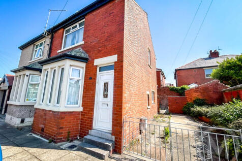 Clinton Avenue, Blackpool, FY1 4AE 3 bed semi