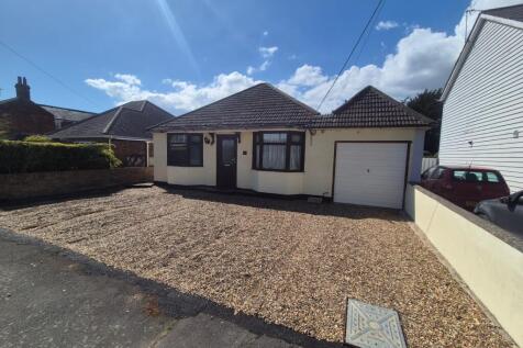 West Mersea, CO5 8LN 3 bed detached bungalow for sale