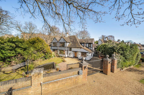 4 bedroom semi-detached house for sale
