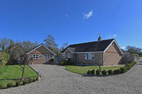 Field Close, Bury St Edmunds IP30 4 bed detached bungalow for sale