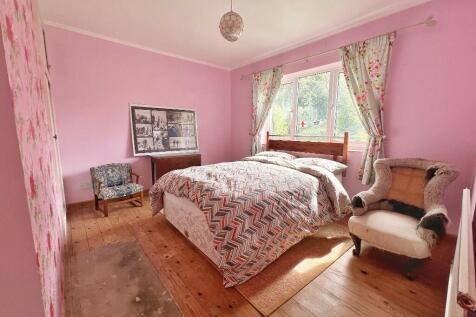 4 bedroom detached bungalow for sale