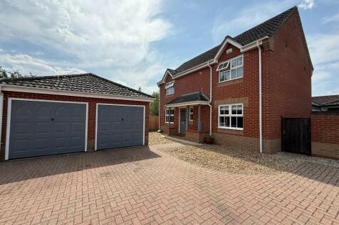 4 bedroom detached house for sale