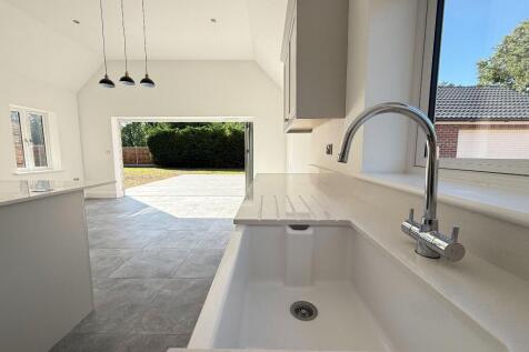 4 bedroom detached bungalow for sale