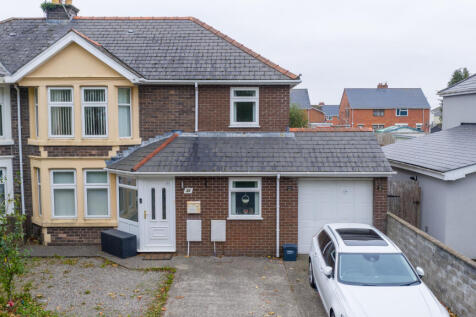 4 bedroom semi-detached house for sale
