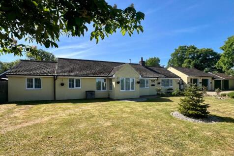5 bedroom detached bungalow for sale