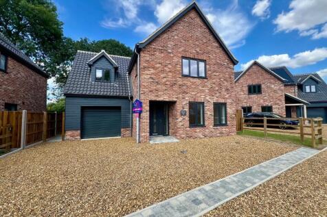 4 bedroom detached house for sale