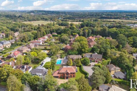 The Mount Close, Virginia Water 4 bed detached house for sale