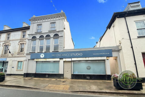 Fore Street, Callington PL17 6 bed end of terrace house for sale