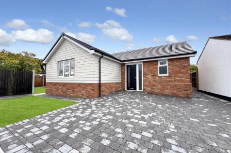 Leamington Road, Hockley SS5 2 bed detached bungalow for sale