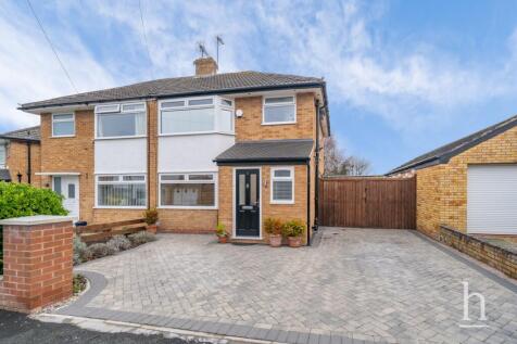 3 bedroom semi-detached house for sale