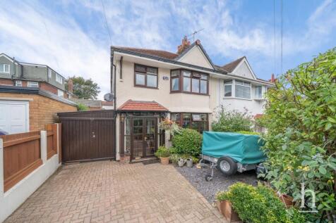 3 bedroom semi-detached house for sale