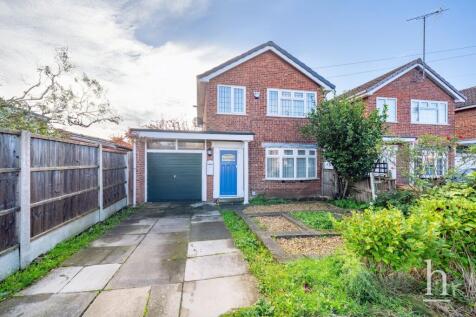 3 bedroom link detached house for sale