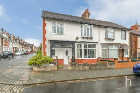 4 bedroom semi-detached house for sale