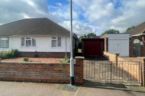 2 bedroom semi-detached bungalow for sale