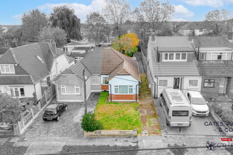 3 bedroom semi-detached bungalow for sale