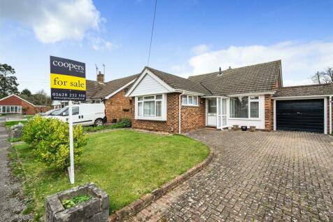 3 bedroom semi-detached bungalow for sale