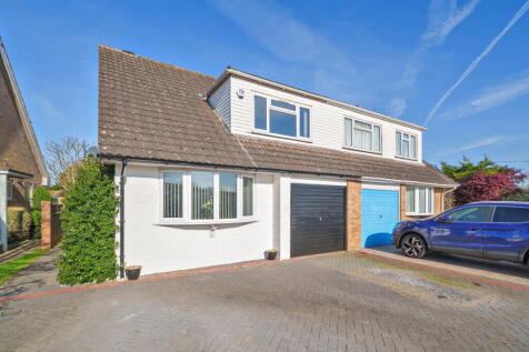 Lightsfield, Oakley, Basingstoke... 4 bed semi