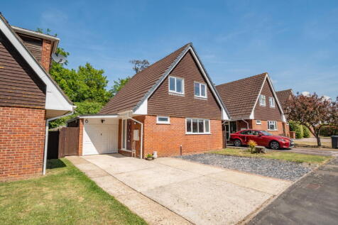 Foxmoor Close, Oakley, Hampshire... 3 bed detached house for sale