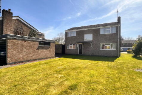 Bowling Green Close, Oakham. 4 bed detached house for sale