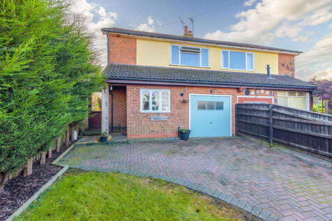 3 bedroom semi-detached house for sale