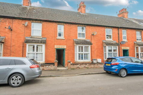Kings Road, Oakham 2 bed terraced house for sale