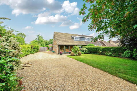 Old North Road, Wansford, Peterborough 3 bed semi