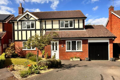 Camrose Close, Oakham 4 bed detached house for sale