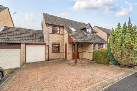 Ash Close, Uppingham, Oakham 3 bed semi