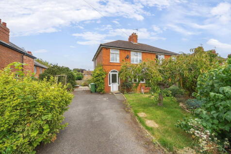 Jubilee Drive, Langham, Oakham 3 bed semi