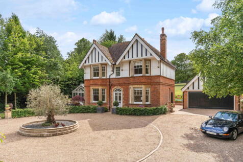 5 bedroom country house for sale